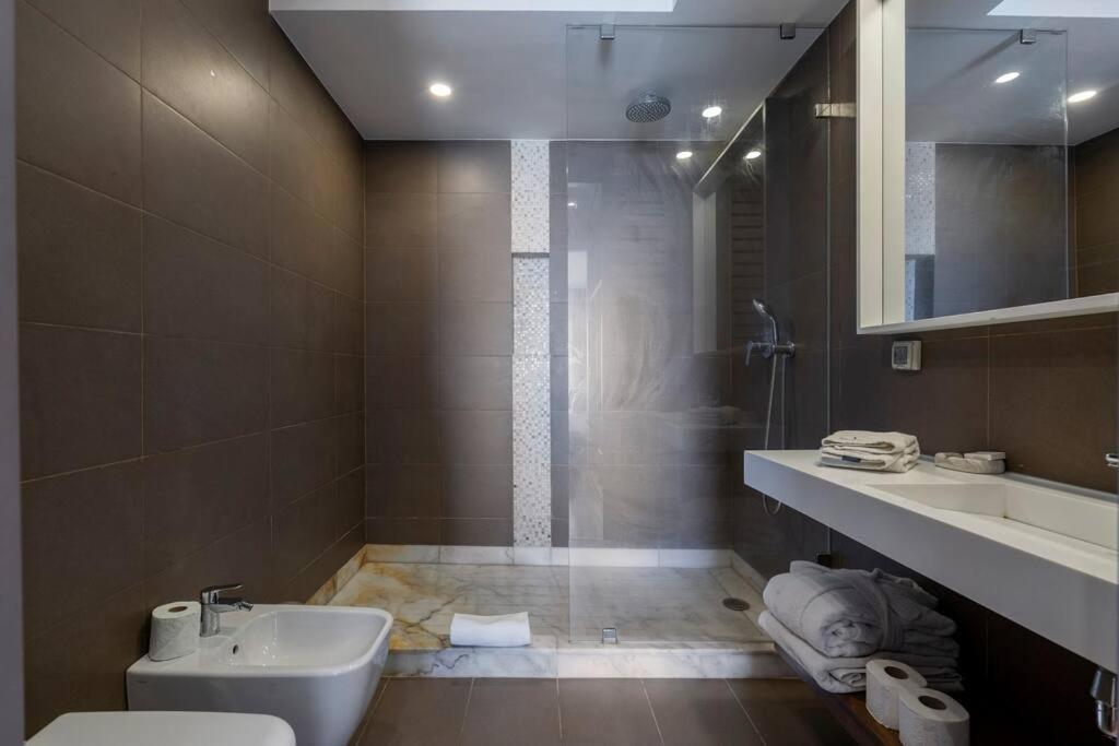 Luxury Apartment At Corniche , Seaview Close Beach Казабланка Екстериор снимка