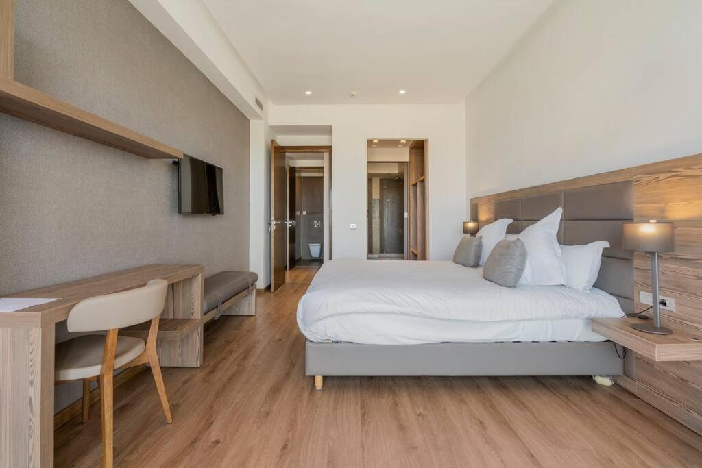Luxury Apartment At Corniche , Seaview Close Beach Казабланка Екстериор снимка