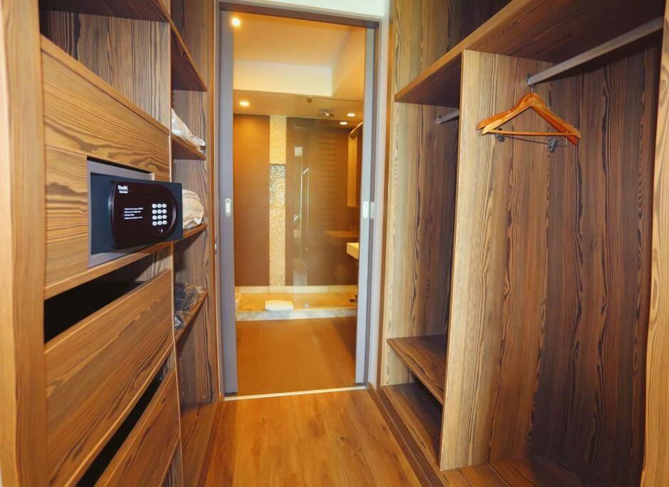 Luxury Apartment At Corniche , Seaview Close Beach Казабланка Екстериор снимка