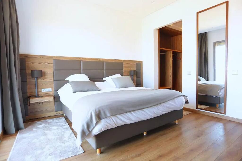 Luxury Apartment At Corniche , Seaview Close Beach Казабланка Екстериор снимка