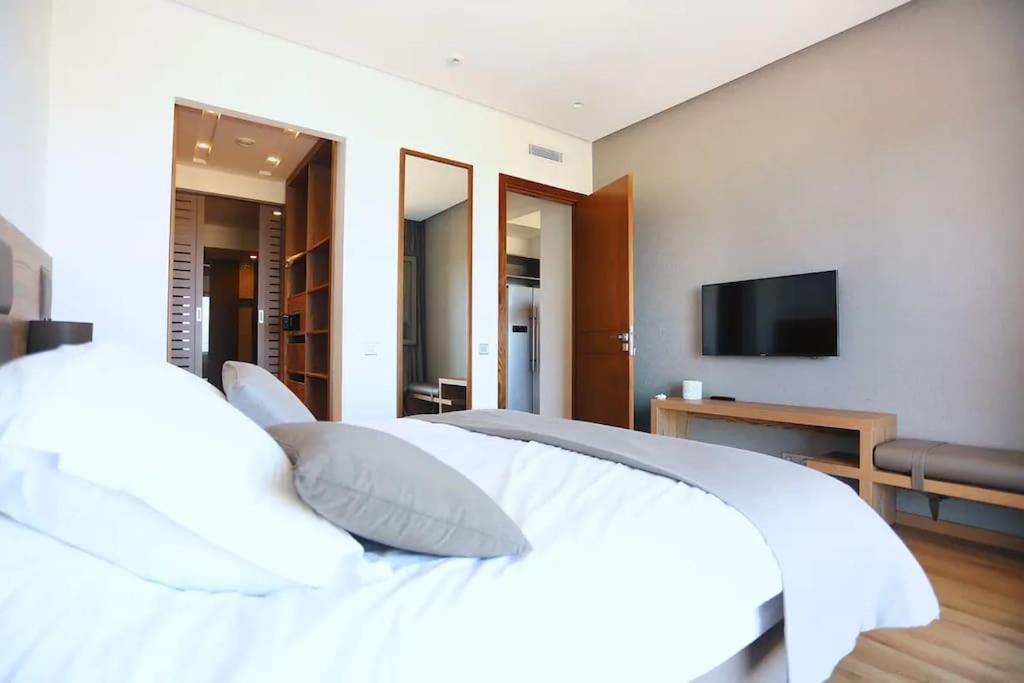 Luxury Apartment At Corniche , Seaview Close Beach Казабланка Екстериор снимка