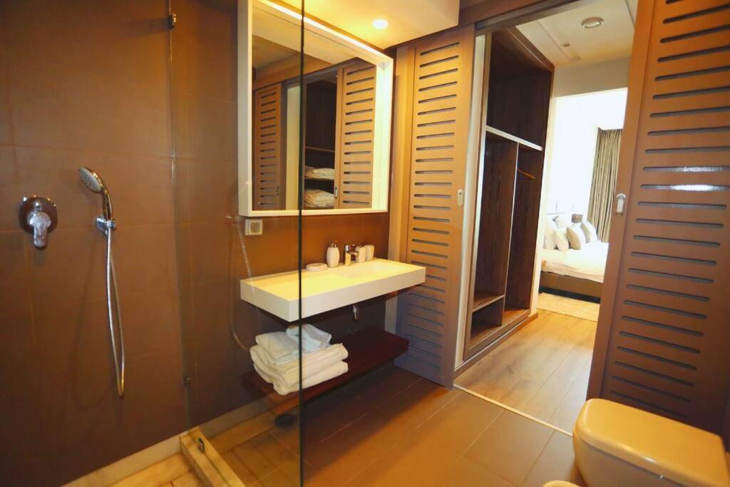 Luxury Apartment At Corniche , Seaview Close Beach Казабланка Екстериор снимка
